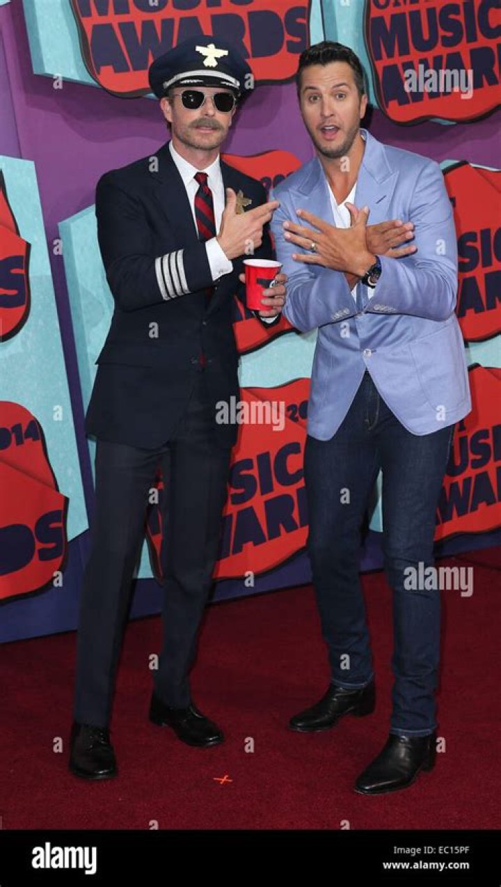 2014 CMT Music Awards Red Carpet — Photos Of The Red Carpet Arrivals