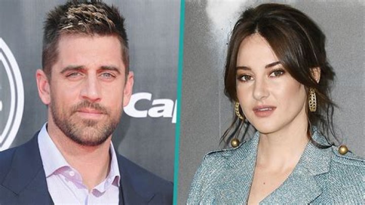 Aaron Rodgers Hugs Shailene Woodley While Relaxing In Hawaii — Watch – Hollywood Life