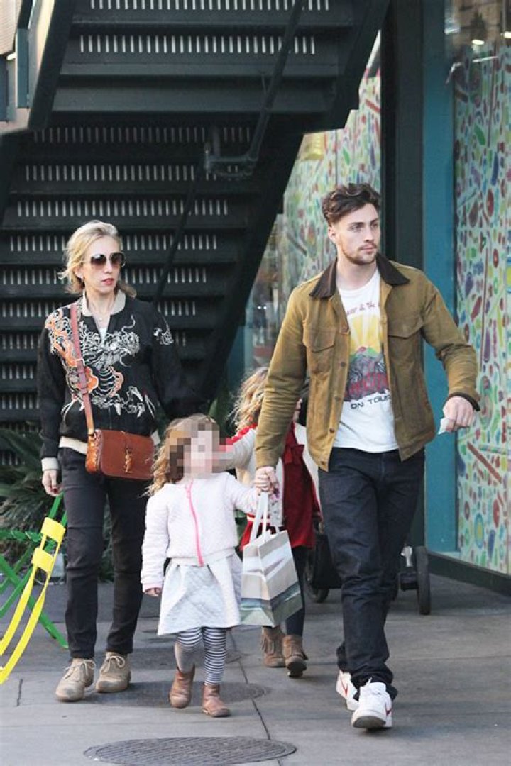 Aaron Taylor-Johnson’s Daughter Takes ‘Best’ Pic Of Him & Wife Sam – Hollywood Life
