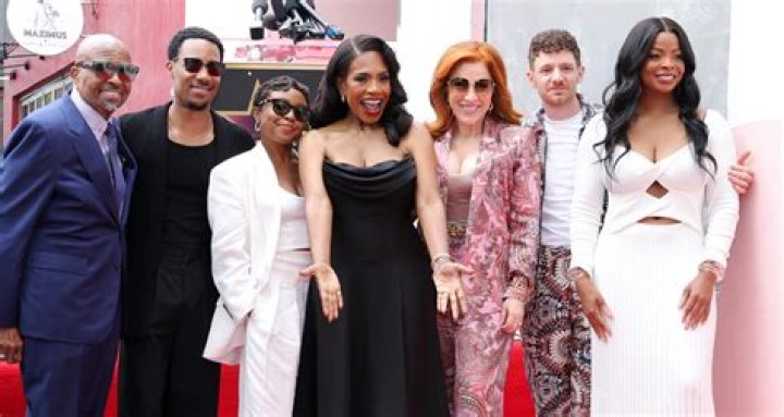 ‘Abbott Elementary’ Stars Support Sheryl Lee Ralph At Super Bowl – Hollywood Life