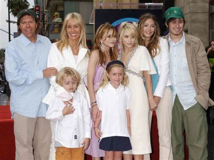 About Her Siblings, Mary-Kate, Ashley & More – Hollywood Life