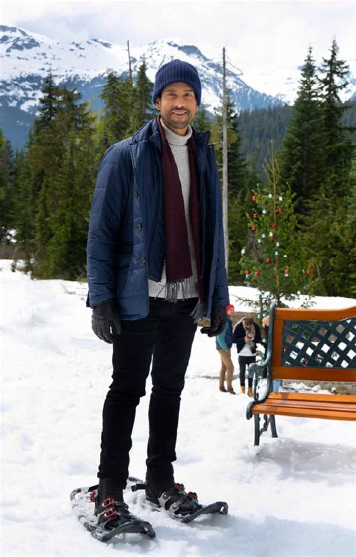 Adam Rodriguez On ‘A Christmas Proposal’ & A Latinx Holiday Movie – Hollywood Life