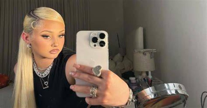 Alabama Barker Responds To Critics Of Her Makeup & Age – Hollywood Life