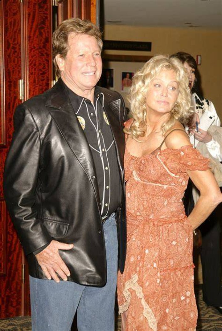 All About His 2 Marriages, Farrah Fawcett Romance – Hollywood Life