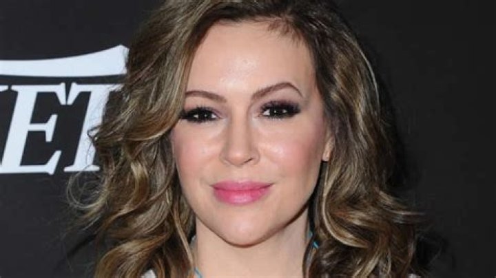 Alyssa Milano Claps Back & Throws An F-Bomb After She’s Called A ‘Washed Up Actress’ — Watch