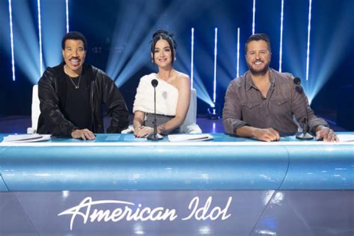 ‘American Idol’s Katharine McPhee Disses Taylor Hicks In Voting Tweet – Hollywood Life