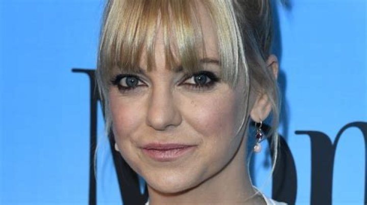 Anna Faris Gets Skinny Shamed After She Posts New Pic & Is Forced To Delete It By Trolls