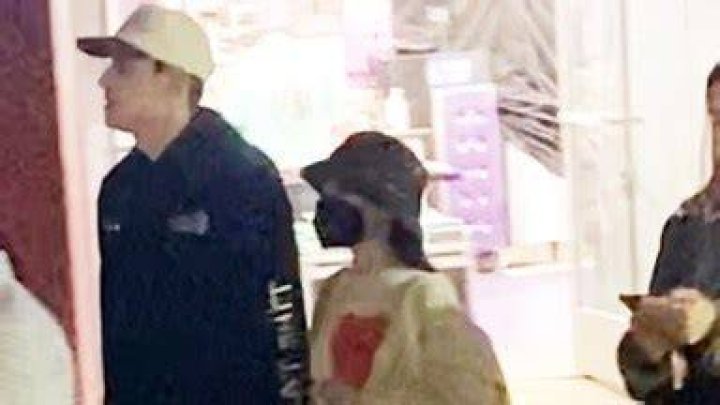 Ariana Grande & Dalton Gomez Seen On ‘Wicked’ Set In London: Photos – Hollywood Life