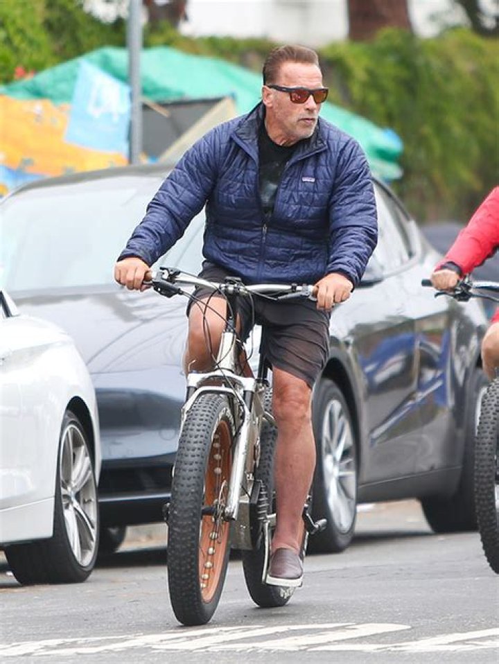 Arnold Schwarzenegger Bike Rides After Car Crash: Photos – Hollywood Life