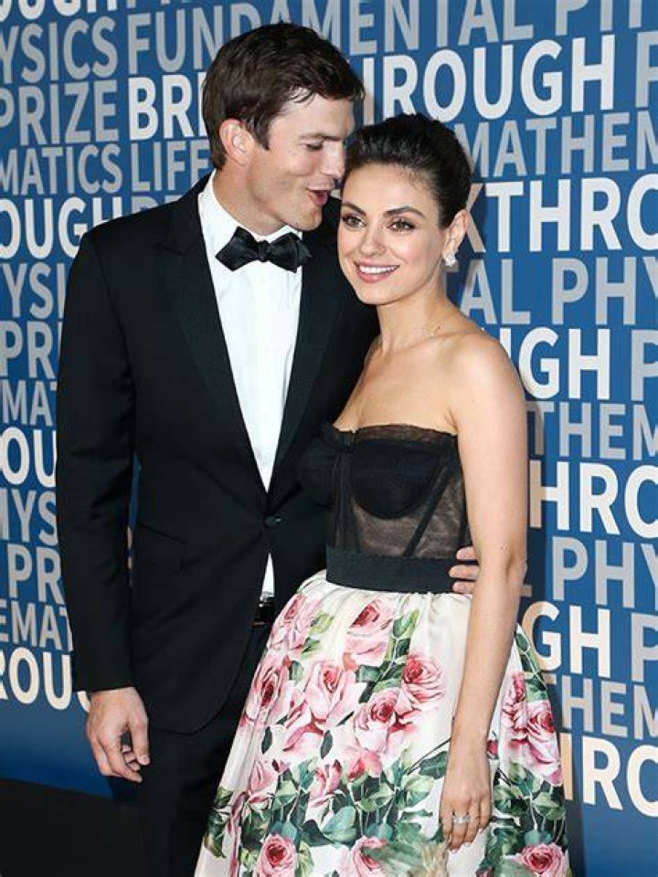 Ashton Kutcher Definitely Approves – Hollywood Life