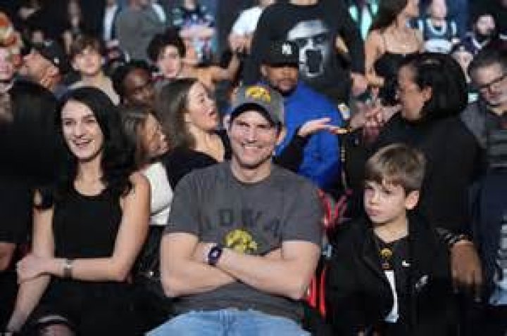 Ashton Kutcher & Mila Kunis Cuddle Up For Family Outing At Universal Studios: Photo