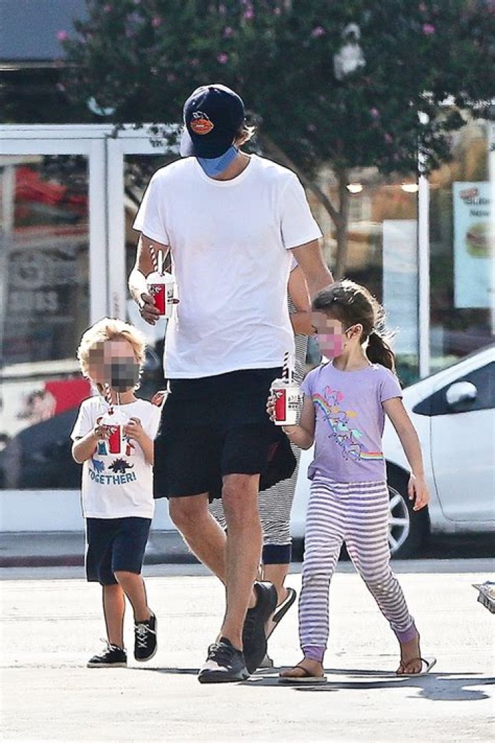 Ashton Kutcher & Mila Kunis Take Kids Wyatt, 5 & Dimitri, 3, Out For Frozen Yogurt Date — Pics