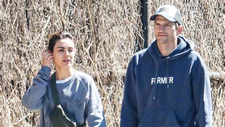 Ashton Kutcher & Mila Kunis Twin In Sweatshirts On Bel Aire Walk: Photos – Hollywood Life