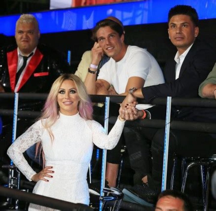 Aubrey O’Day Talks Pauly D Relationship & ‘Ex On The Beach’ – Hollywood Life