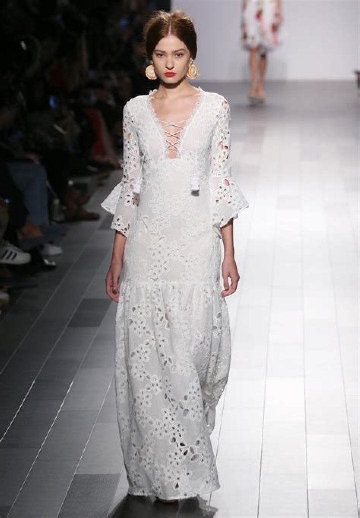 Badgley Mischka SS18 Runway Show During NYFW — See Pics