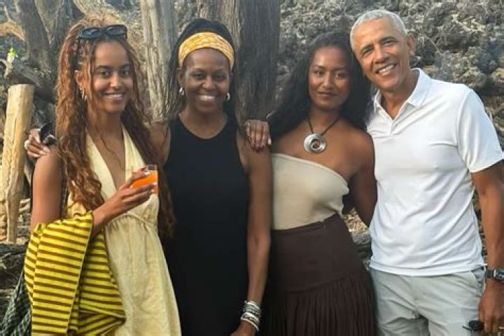Barack & Michelle’s Daughter Turns 21 – Hollywood Life