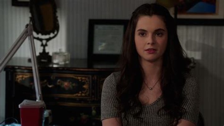 Bay & Emmett Final Scene Dissected — Vanessa Marano Spills – Hollywood Life