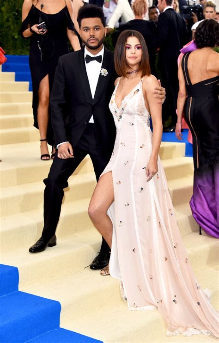 Bella Hadid & Friends at MET Gala Amidst Selena Gomez & The Weeknd Debut – Hollywood Life