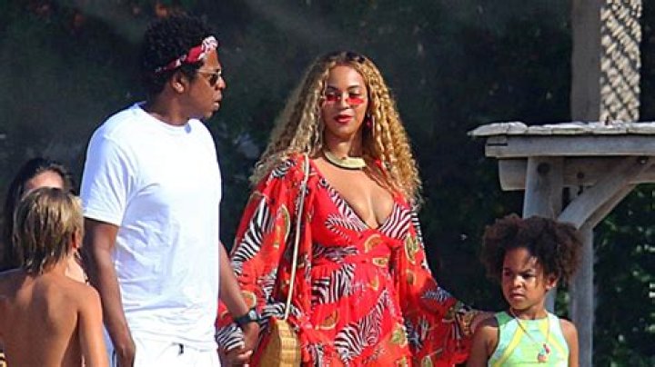Beyonce Posts New Years Video With Unseen Family Footage: Watch – Hollywood Life