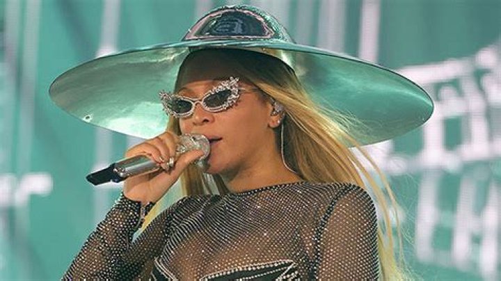Beyonce Rocks Black Gucci Bodysuit During ‘Renaissance Tour’ – Hollywood Life