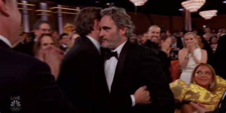 Beyonce Sits During Joaquin Phoenix’s Globes Ovation & Fans Call Shade – Hollywood Life