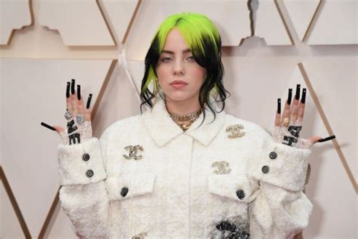 Billie Eilish Fires Back After Haters Claim She’s In Her ‘Flop Era’ & ‘Sucks Now’ – Watch