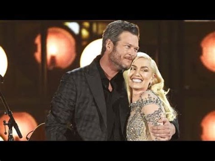 Blake Shelton & Gwen Stefani Share Sweet Kisses During NYE Party — Watch Adorable PDA Vid