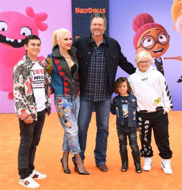 Blake Shelton Is Like A Doting Dad To Gwen Stefani’s Kids During Disney Trip — Sweet Pics