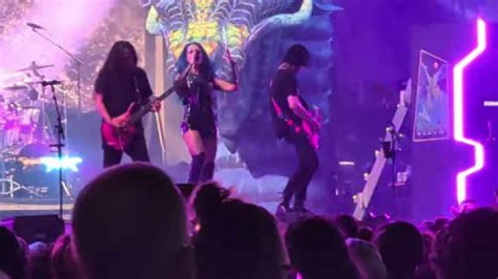 Brandy Trips & Falls Onstage While Performing At Music Festival – Watch