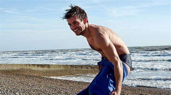 ‘Bridgerton’ Stud Jonathan Bailey Rocks A Speedo For Revealing New Interview: Photo