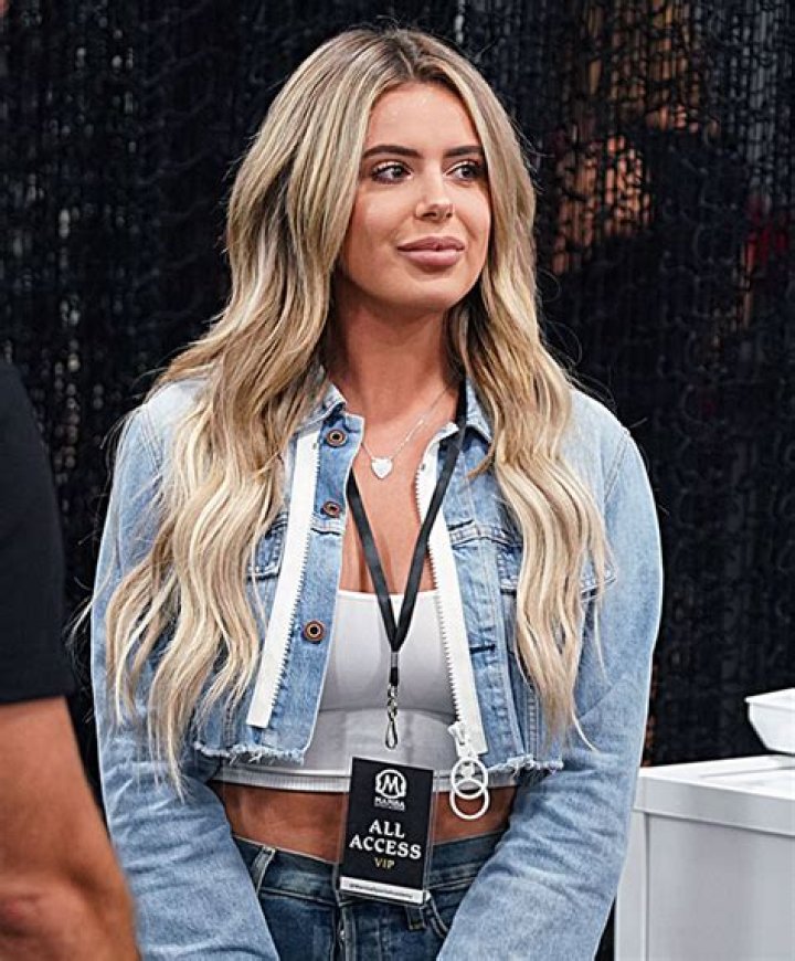 Brielle Biermann, 23, Is Unrecognizable In New Bikini Pic With Dark Brown Hair — Pic