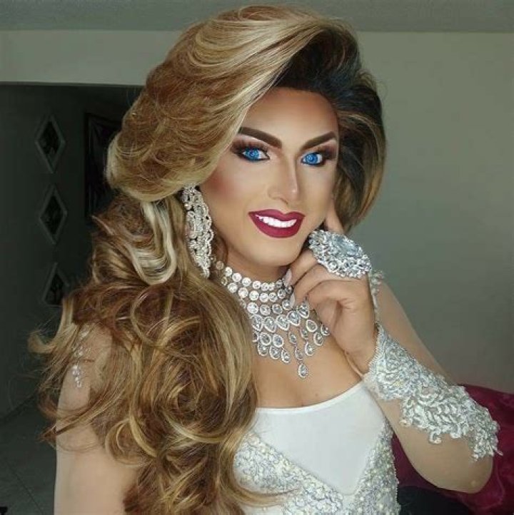Brielle Biermann Rocks Skimpy Red Lingerie & Shows Off Pink Hair Makeover In Sexy Video
