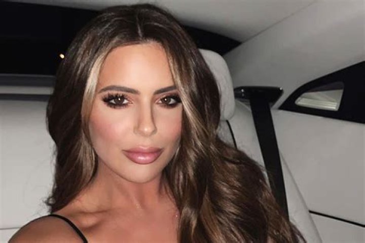 Brielle Biermann Shows Off Her Newly Injected Lips & Darker Hair While Enjoying The Beach For Her Birthday