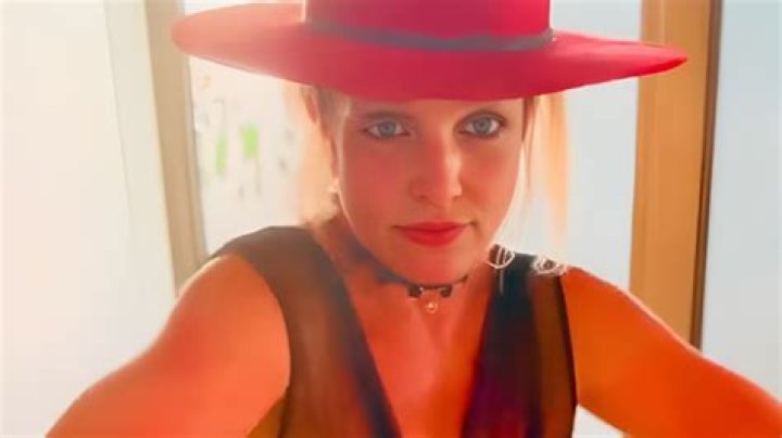 Britney Spears Dances In Crop Top & Short Shorts & Jokes About Wanting To ‘Become A Doctor’