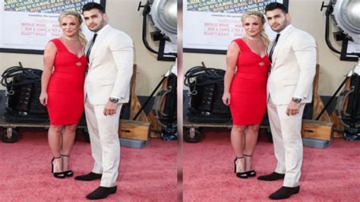 Britney Spears & Fiancé Sam Asghari Load Up On Fast Food Before Going For A Drive – Photos