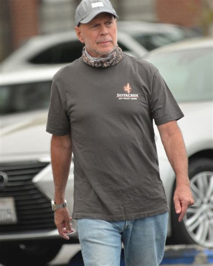 Bruce Willis Seen In 1st Photos Since Dementia Diagnosis – Hollywood Life