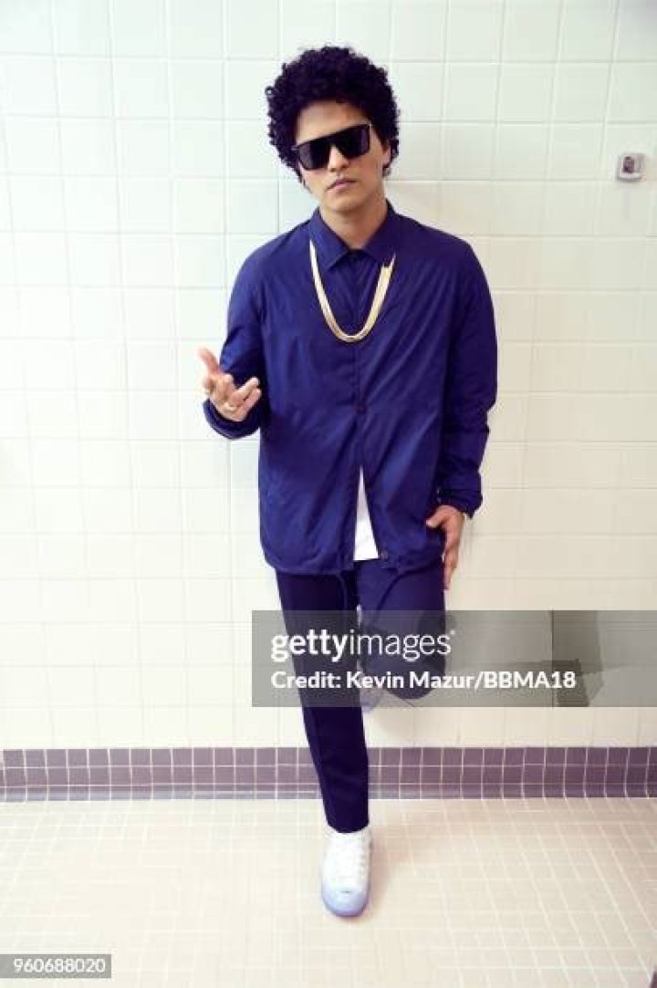 Bruno Mars: Photos – Hollywood Life