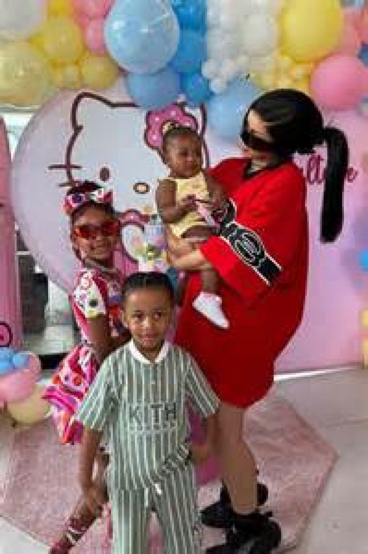Cardi B & Daughter Kulture’s Christmas 2021 Photos – Hollywood Life