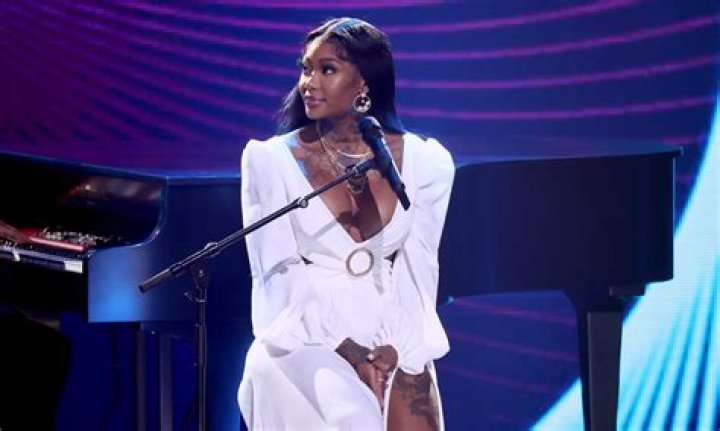 Cardi B Teams With Summer Walker & SZA In ‘No Love’ Remix Music Video – Hollywood Life