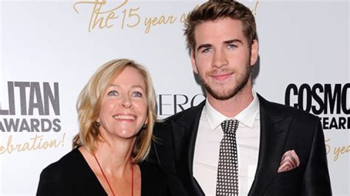 Chris & Liam Hemsworth Fans Gush Over How Gorgeous Their Mom Is As She Turns 60