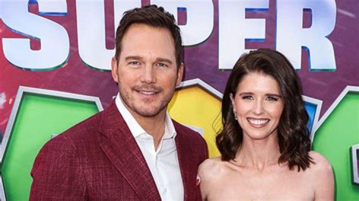 Chris Pratt Shows Off Abs in Shirtless Selfie and Shouts Out Wife – Hollywood Life