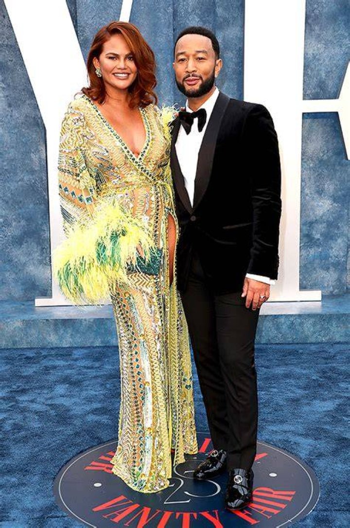 Chrissy Teigen & John Legend At Vanity Fair Oscar Party 2023: Photos – Hollywood Life