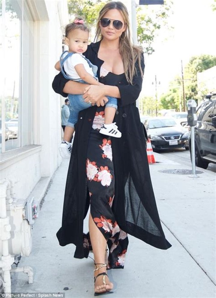 Chrissy Teigen Rocks Sexy Shirt Dress & Blazer While Posing With Her ‘Best Friend’ & Daughter Luna
