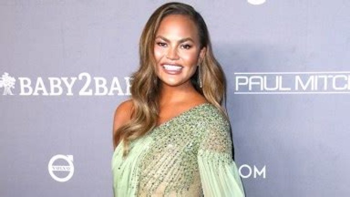 Chrissy Teigen Says ‘YOLO’ In Super Glam Selfie Amid Twitter Troll Backlash — Photo