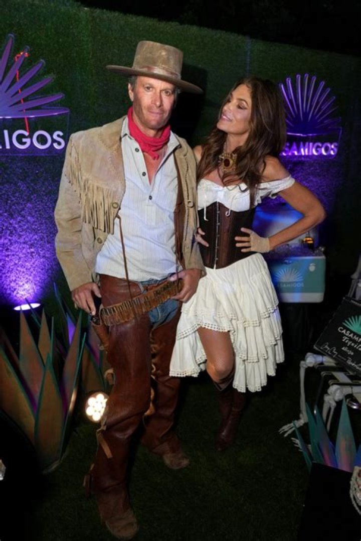 Cindy Crawford, Kaia Gerber & More Attend Casamigos’ Halloween Party – Hollywood Life