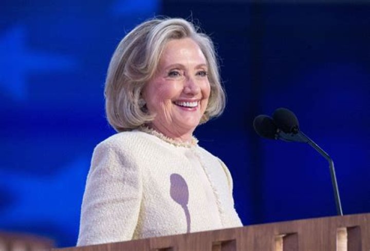 Clive Owen & Edie Falco’s 1st Pics As Bill & Hillary Clinton For FX’s ‘American Crime Story’