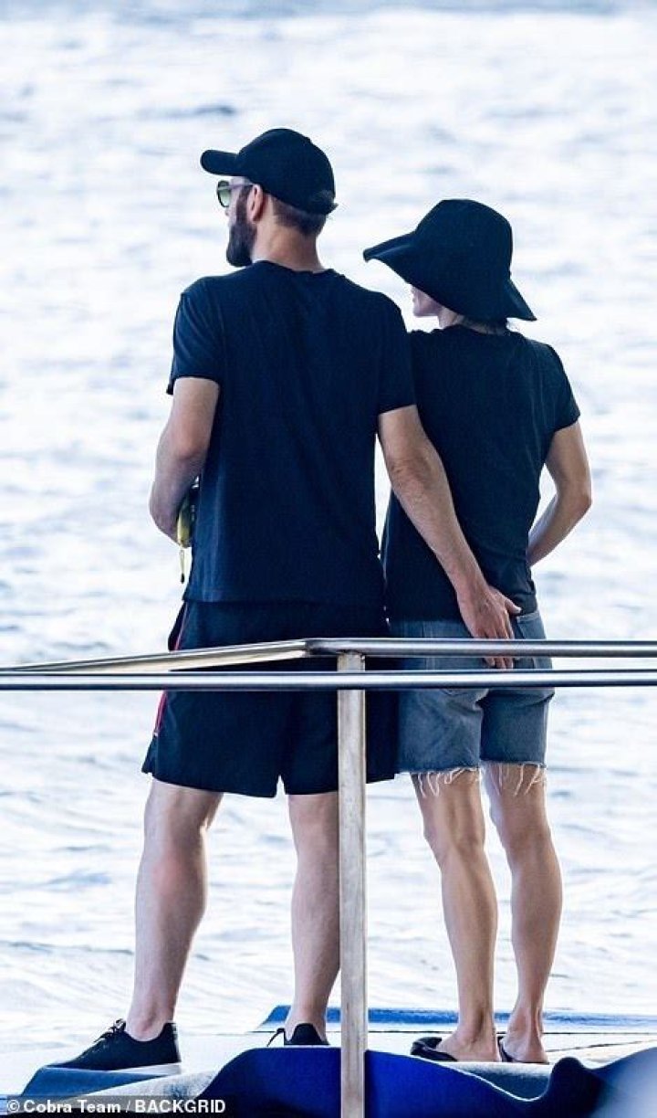 Courteney Cox Rocks Black Bikini While On Vacation With BF Johnny – Hollywood Life