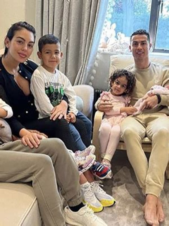 Cristiano Ronaldo & Family: Photos – Hollywood Life