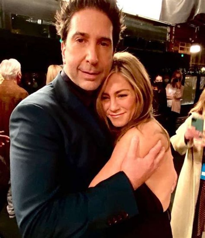 David Schwimmer Denies Dating Jennifer Aniston After ‘Friends’ Reunion – Hollywood Life