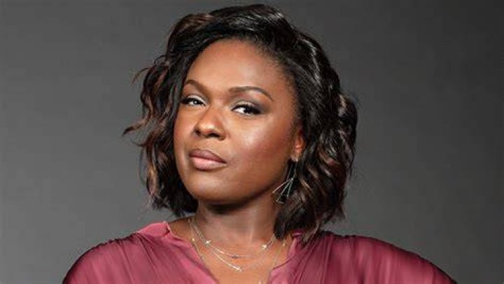 Deborah Joy Winans On Charity’s Family Betrayal – Hollywood Life